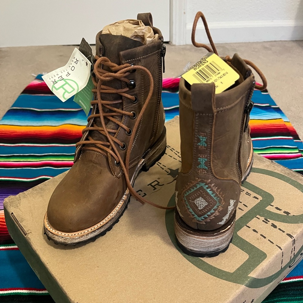 NIB Roper Brown Leather Lace-Up Western Work Boots with Embroidered Back